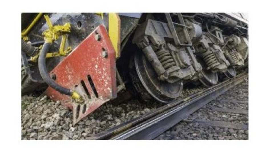 Десетки жертви и ранени заради дерайлирал влак