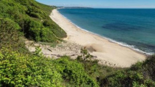 Posh SUVs of “eco” tourists till the dunes at Irakli VIDEO