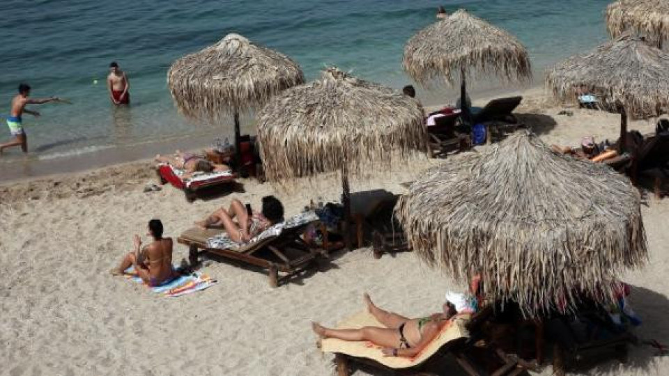 Гърция с тежък удар по туристите