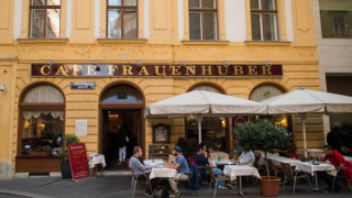 Забрана в австрийско кафене скандализира обществото