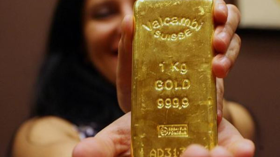 Минимален спад в цената на златото