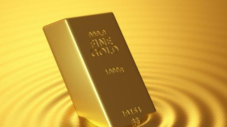 Спадът на златото оказа влияние върху долара