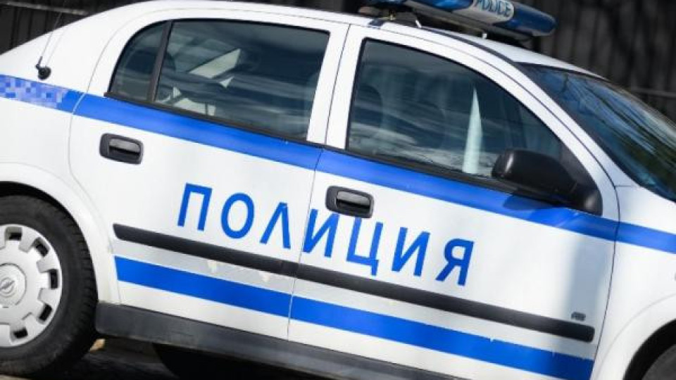 Кой преби четирима полицаи в София?