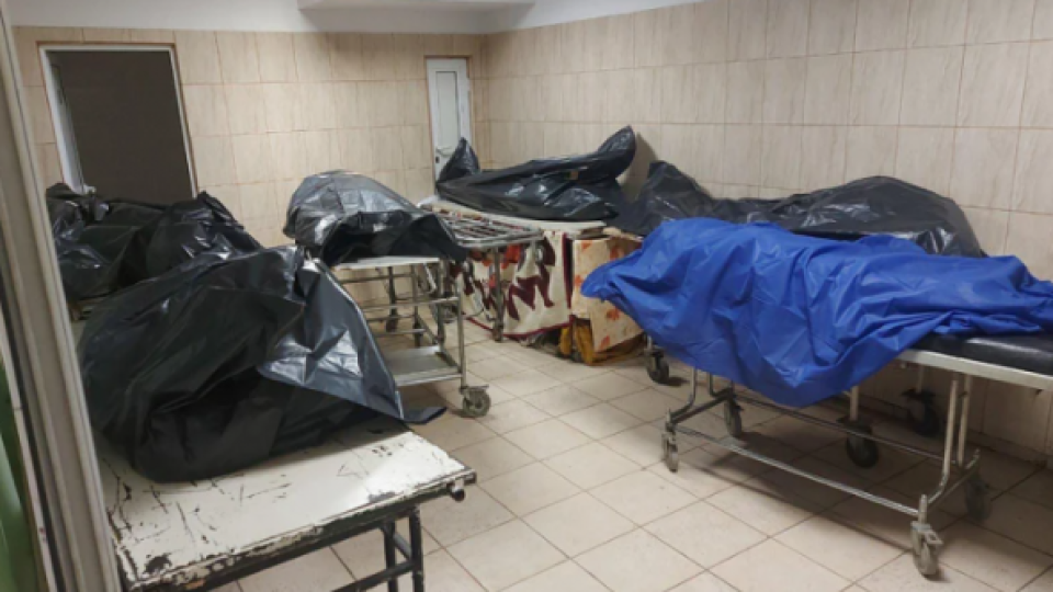 Кошмар в болницата в Бургас! Отделението по съдебна медицина спира работа, моргата прелива от трупове на бежанци