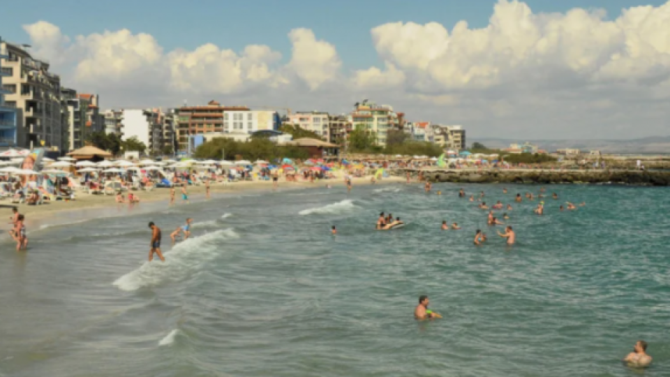 Софиянец почина на плажа в Поморие 2 часа след като пристигна на почивка