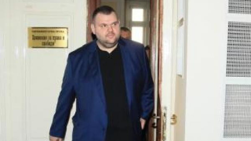 Делян Пеевски предостави защитни облекла в Плевен и скъпа апаратура на "Пирогов" и ВМА!