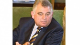 Обраха дома на бивш шеф на разузнаването