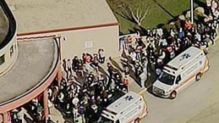 Ученик намушка 20-тина съученици в САЩ