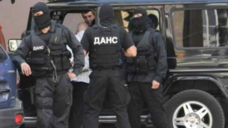 ДАНС разби канал за нелегални емигранти през България ДАНС разби канал за нелегални емигранти през България