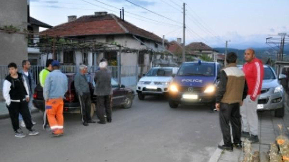 Щурмуваха дома на барикадиралия се в Черниче (обновена) Щурмуваха дома на барикадиралия се в Черниче (обновена)