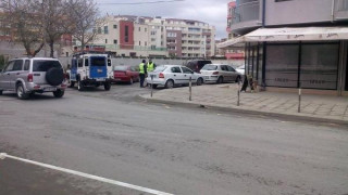 Експертиза: Две жени са дърпали 8-годишната Александра по стълбите