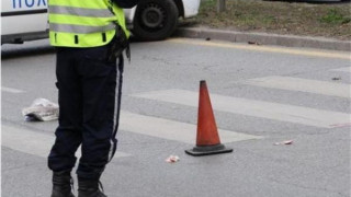 Перничанин с "БМВ" отнесе дете на пешеходна пътека