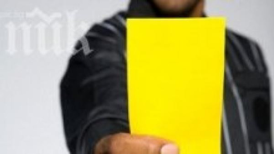 Футболист преби рефер за жълт картон