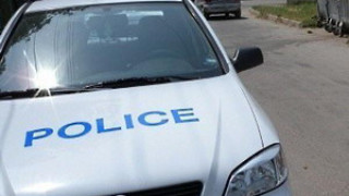 Млад мъж пребил майка си, в дома му са открити наркотици