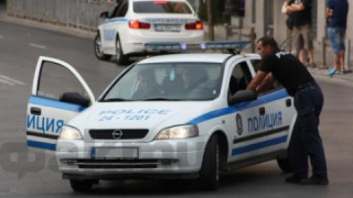 Кола без шофьор се вряза в телефонна кабина