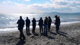 Издирват Валя край морето