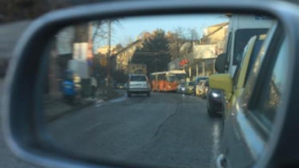 Закопчаха терминатор на автомобилни огледала Закопчаха терминатор на автомобилни огледала