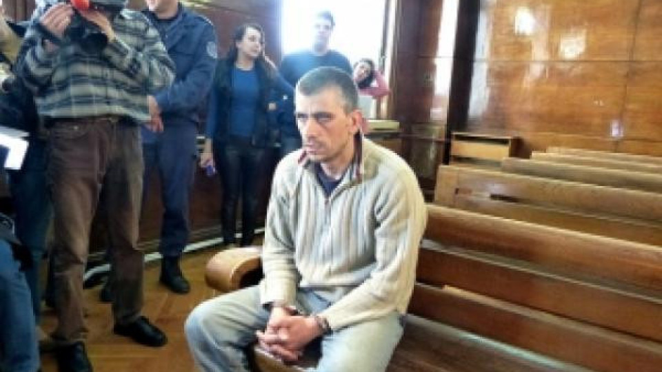 Съдът остави в ареста бащата-убиец от Русе Съдът остави в ареста бащата-убиец от Русе