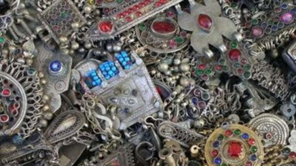 Апаши свиха сребро за 10 бона Апаши свиха сребро за 10 бона