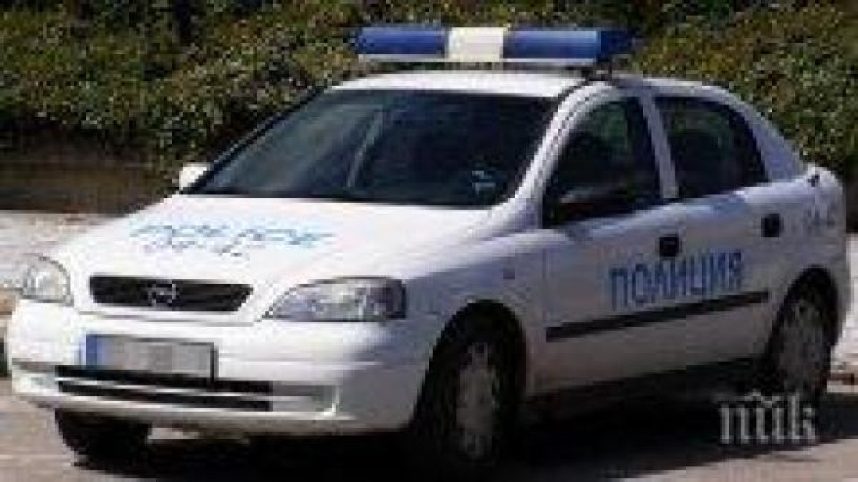 Двама тийнейджъри нахлуха в училище в Дупница в опит да го оберат Двама тийнейджъри нахлуха в училище в Дупница в опит да го оберат