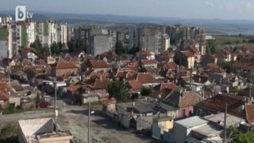 „Меден Рудник“ с петиция срещу терора от ромските сватби, искат помощ от община и полиция „Меден Рудник“ с петиция срещу терора от ромските сватби, искат помощ от община и полиция