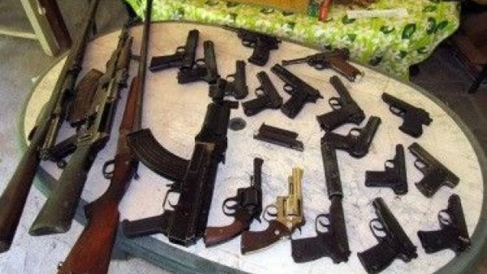 Българско семейство снабдява италиански бос с оръжие Българско семейство снабдява италиански бос с оръжие