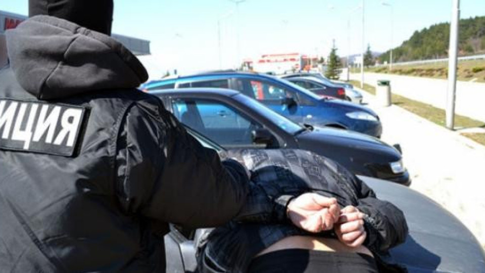 Арестуваха бивш полицай заради изнудване пред столичен мол