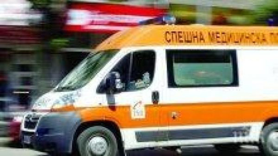 Мъж нападна медици от Спешна помощ - не искали да прегледат баща му Мъж нападна медици от Спешна помощ - не искали да прегледат баща му