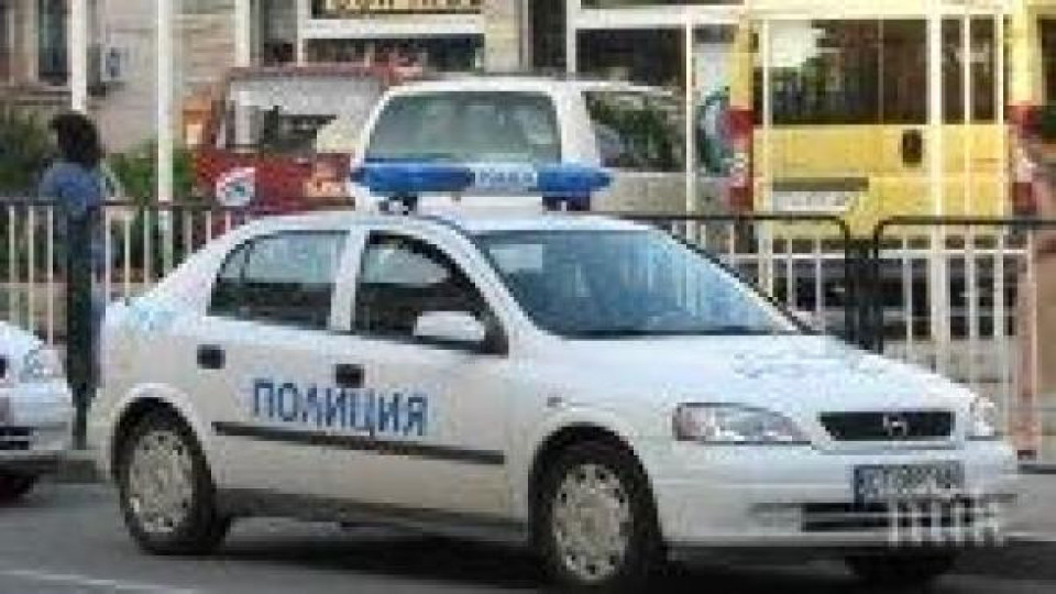 Пияна бургаска ученичка побесня: Счупи огледалото на кола, пречкало й се на пътя