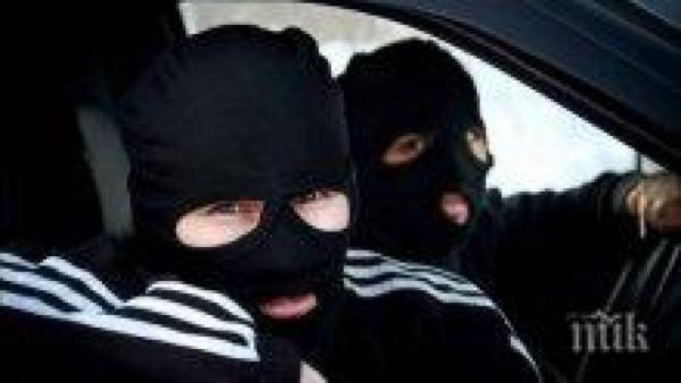 Маскирани са обрали бензиностанция в Дупница Маскирани са обрали бензиностанция в Дупница