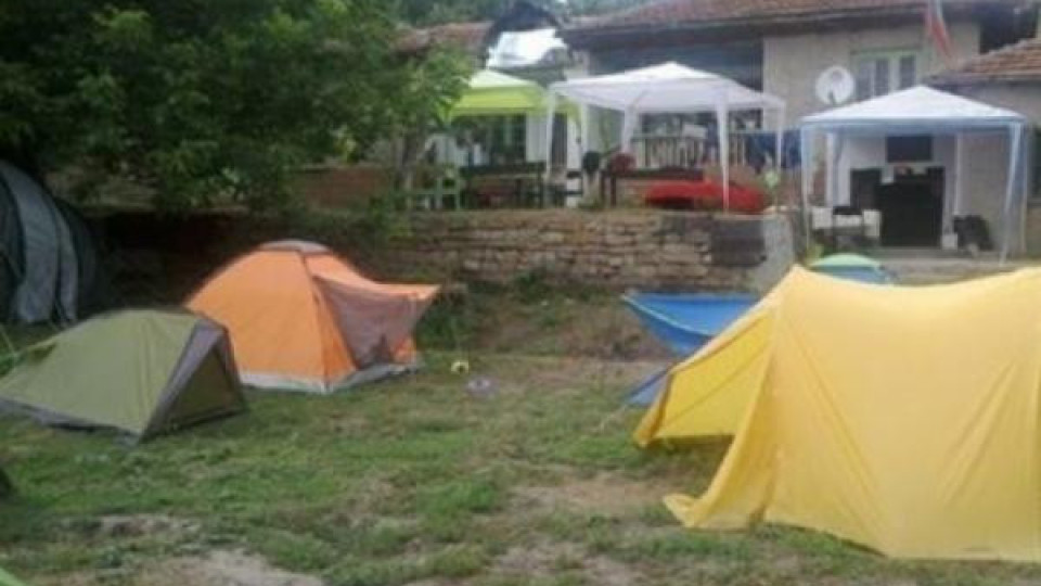 Мутри нападнаха палатков лагер в Банско