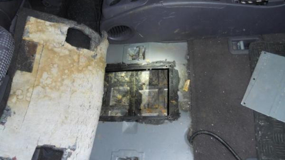 Агенция „Митници“ иззе 45 000 евро от скривалище в багажник