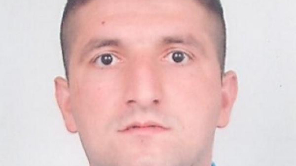 Полицията издирва млад мъж Полицията издирва млад мъж