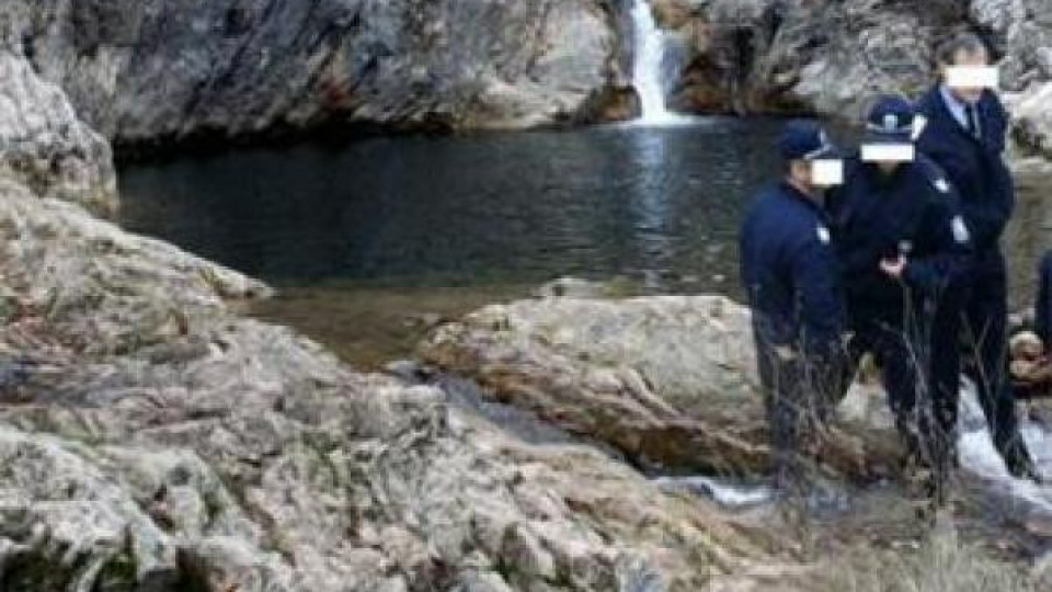 Мъж се удави, докато търси съкровище в подводна пещера край Медвен
