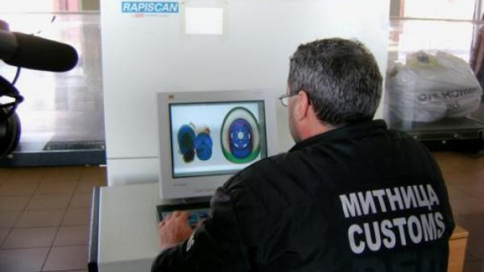 Съдът остави пети митничар от „Лесово“ в ареста Съдът остави пети митничар от „Лесово“ в ареста
