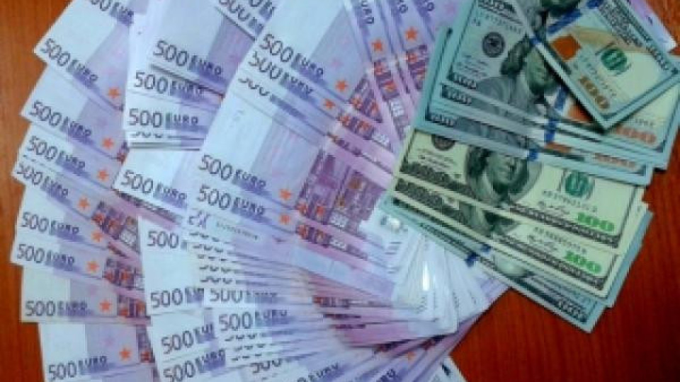 Пътник "забравил" да декларира 50 000 евро Пътник "забравил" да декларира 50 000 евро