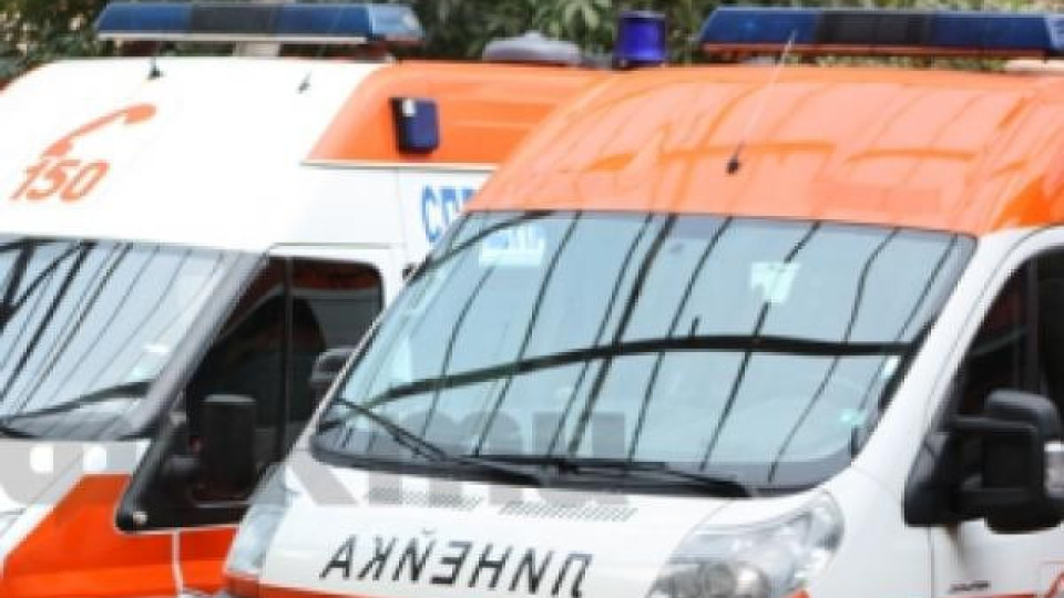 Блъснаха пешеходец, бере душа в болницата Блъснаха пешеходец, бере душа в болницата