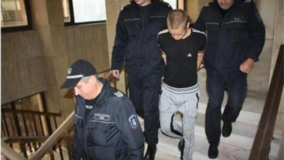 Наркоманът Венцислав Делев отрича да е убил горския в Невестино с дървен сап Наркоманът Венцислав Делев отрича да е убил горския в Невестино с дървен сап