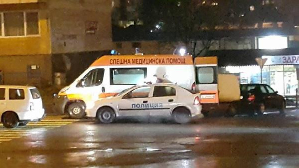 Блъснаха пешеходец на пешеходна пътека в Меден рудник (снимки) Блъснаха пешеходец на пешеходна пътека в Меден рудник (снимки)