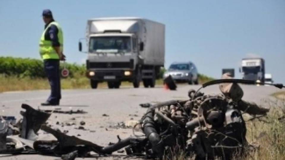 Двама загинаха при тежка катастрофа Двама загинаха при тежка катастрофа