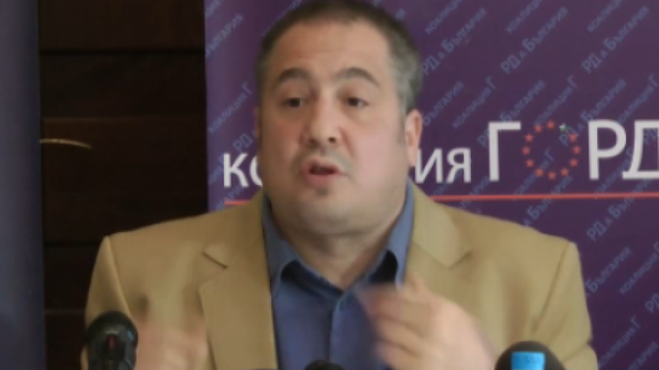 Слави Бинев подаде оставка като шеф на комисията по култура и медии Слави Бинев подаде оставка като шеф на комисията по култура и медии