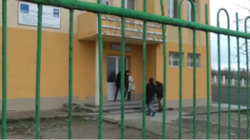 Директорката на училището в Дебелт подаде оставка заради Гошко Директорката на училището в Дебелт подаде оставка заради Гошко