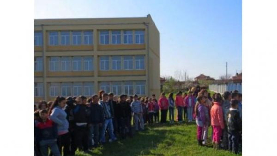 Директорката на училището в Дебелт си хвърли оставката Директорката на училището в Дебелт си хвърли оставката