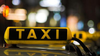 Kлиенти пребиха таксиджия и потрошиха офиса на фирмата му