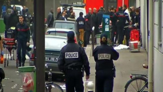Мъжът задържан в Париж не е стрелецът, а негов придружител