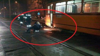 Трамвай №23 прегази семейство снощи до мол „Сердика”
