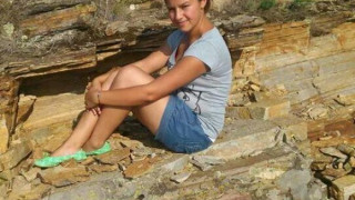 21-годишно момиче изчезна, откриха я полугола на гробищата