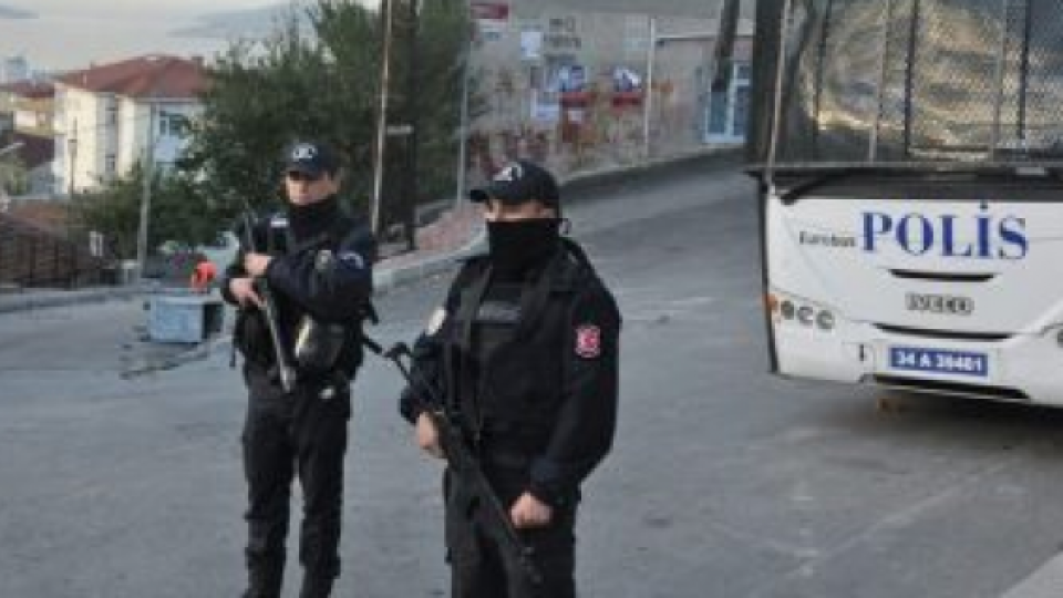 Трагедия в Истанбул! Мъж застреля семейство