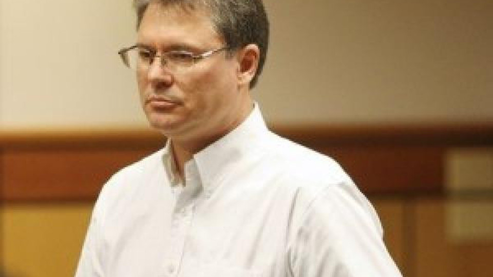 Учител нападна ученичка, дадоха му месец!