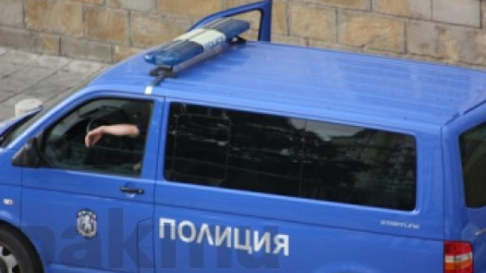 Издирват мъж обрал бензиностанция в столицата